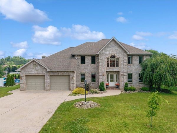 809 Rembrandt Cir, Irwin, PA 15642