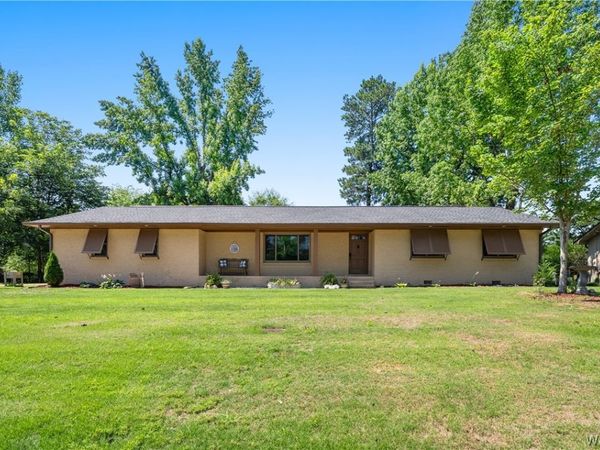 1109 Vestavia Circle , Northport, AL 35473
