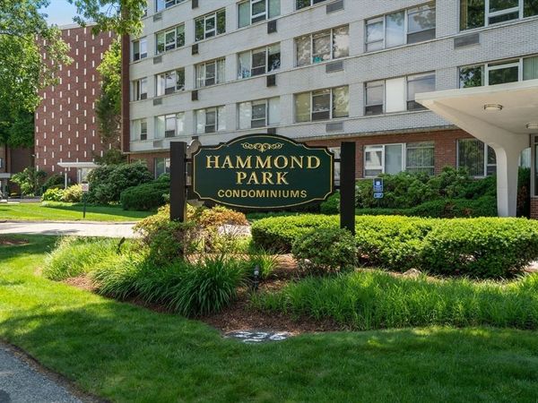 20 Hammond Pond, Unit 302, Newton, MA 02459