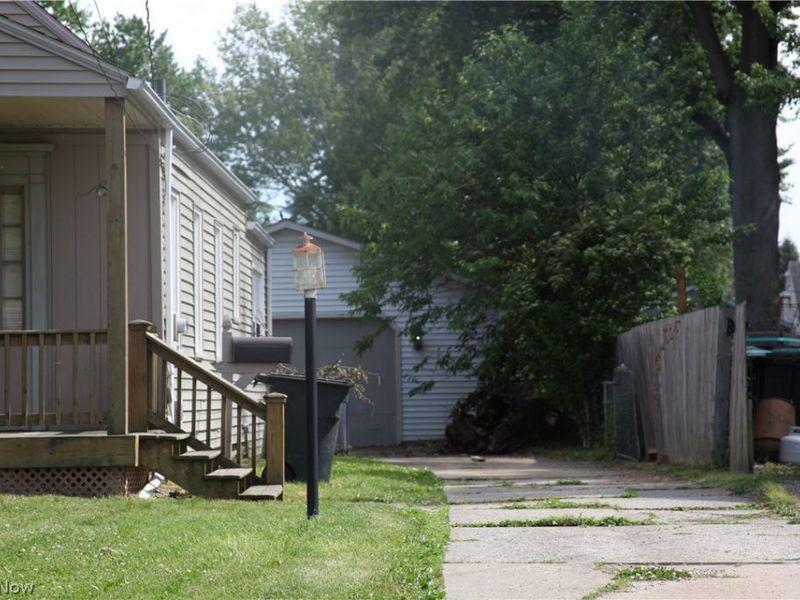 2580 E 37th Street, Lorain, OH 44055 Photo 3
