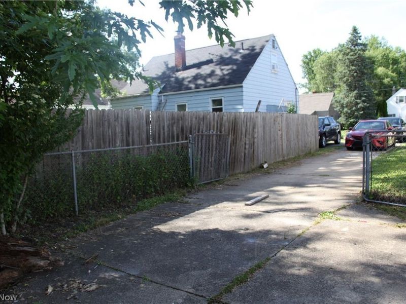 2580 E 37th Street, Lorain, OH 44055 Photo 4