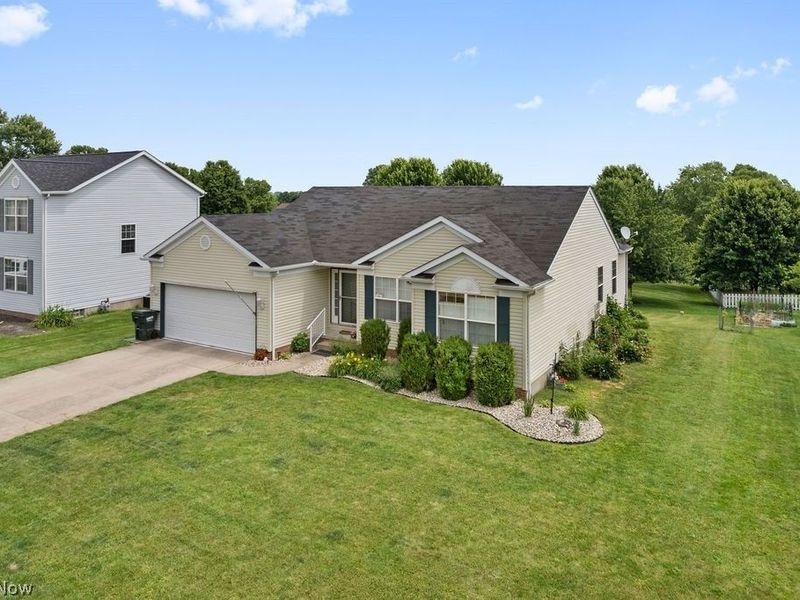 6514 Candlestick Avenue NE, Canton, OH 44721 Photo 2