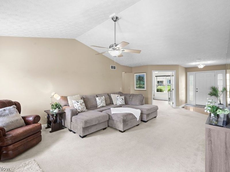 6514 Candlestick Avenue NE, Canton, OH 44721 Photo 6