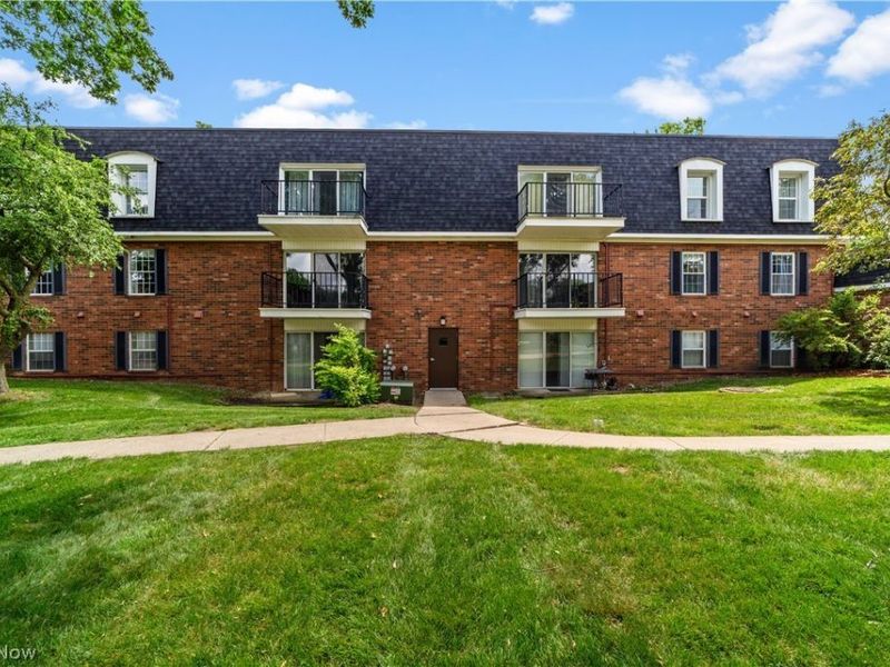 1900 King James Parkway, Unit 303, Westlake, OH 44145 Photo 3