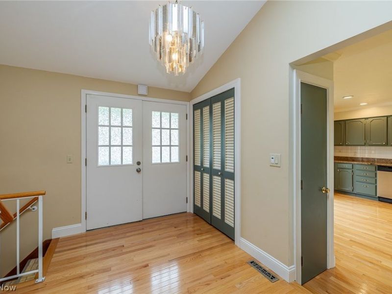 4668 Azalea Lane, North Olmsted, OH 44070 Photo 4