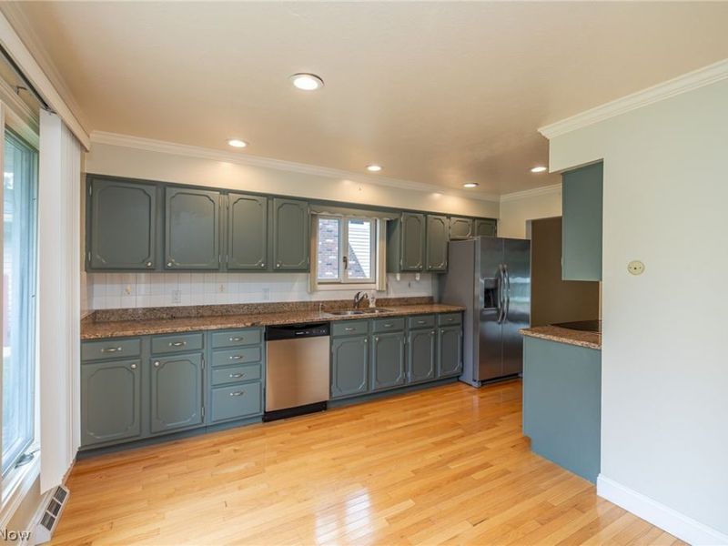 4668 Azalea Lane, North Olmsted, OH 44070 Photo 7