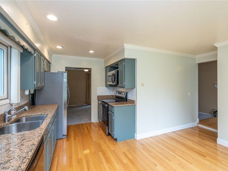 4668 Azalea Lane, North Olmsted, OH 44070 Photo 9
