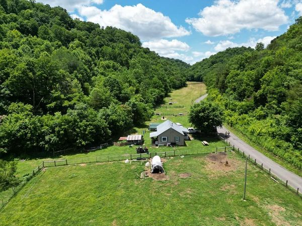 1611 Knob Creek Rd, Celina, TN 38551