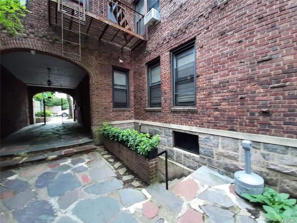 1 Hillside Avenue , Unit 1A, Great Neck, NY 11021
