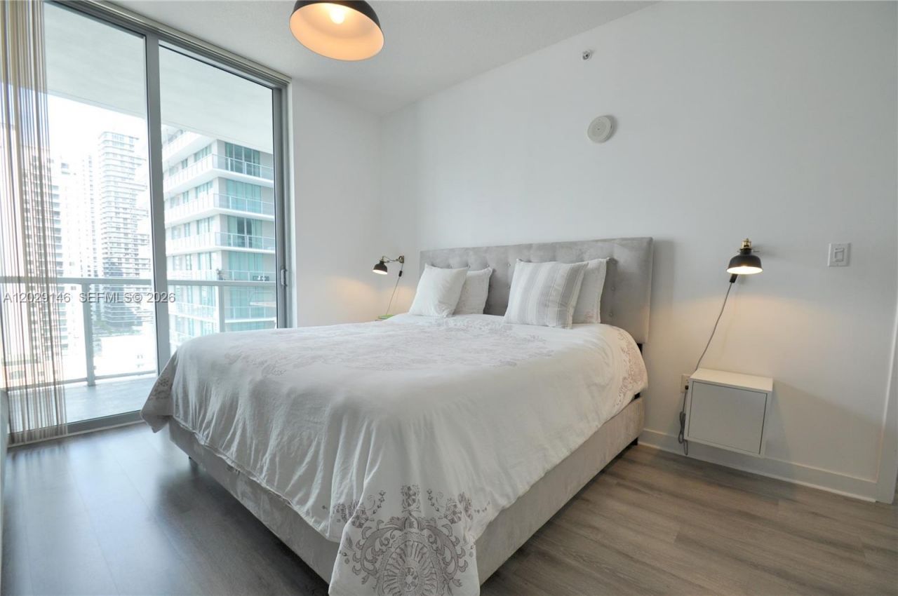 79 SW 12th St, Unit 2410-S, Miami, FL 33130 Photo