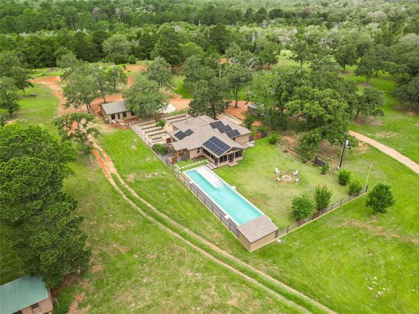 350 Young School House RD , Smithville, TX 78957