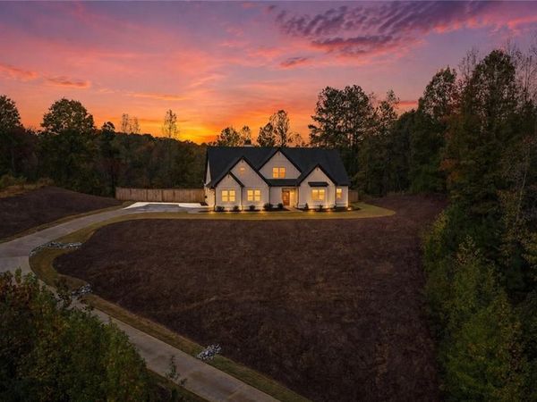 612 Walker Court , Canton, GA 30115