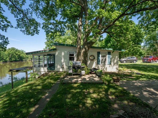 7198 S Rock Nation Road, DIXON, IL 61021