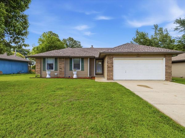 2311 W Roxbury Street , Springfield, MO 65807