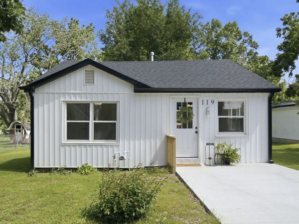 119 E Pearl Street , Aurora, MO 65605