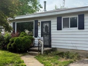 430 W Alma Avenue , Flint, MI 48505