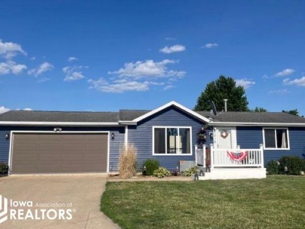 1016 S Shamrock Circle, Mount Pleasant, IA 52641