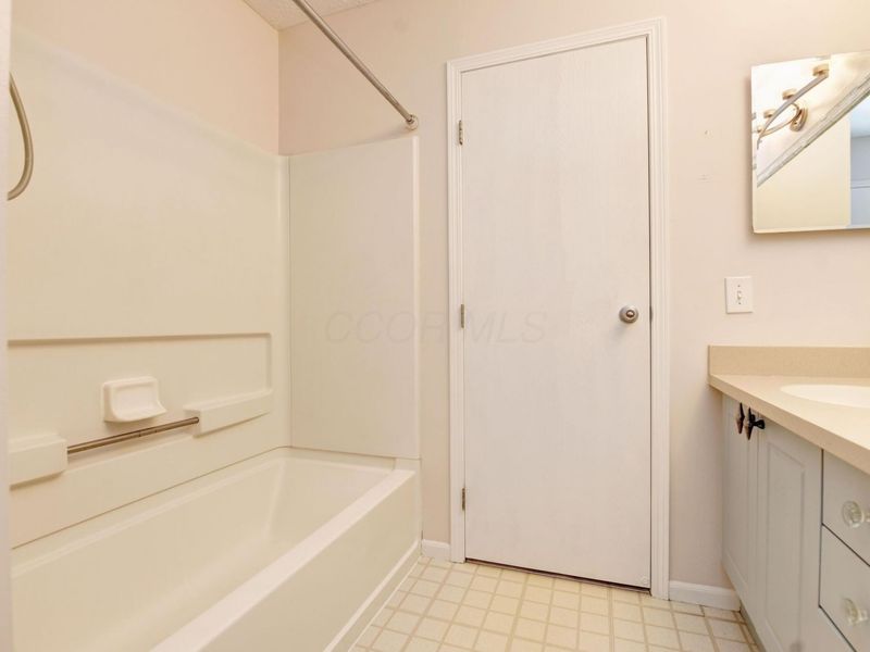 4705 Hobson Drive , Unit 3D, Columbus, OH 43228 Photo 19