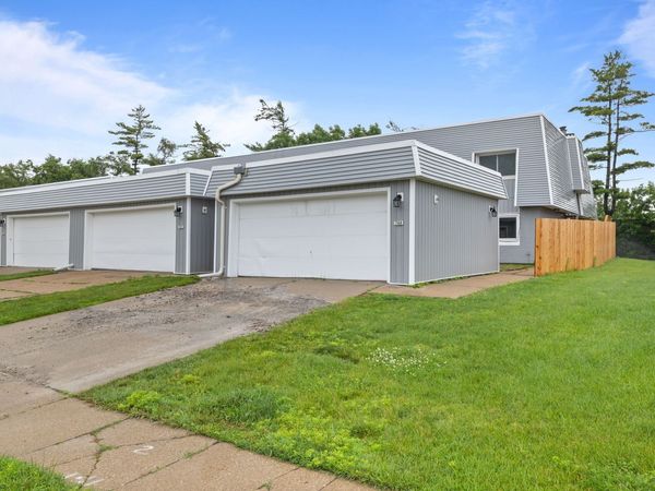 6750 School Street , Unit 748, Windsor Heights, IA 50324