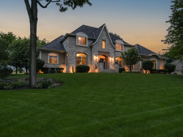 S76W26010 Prairieside Dr, Vernon, WI 53189