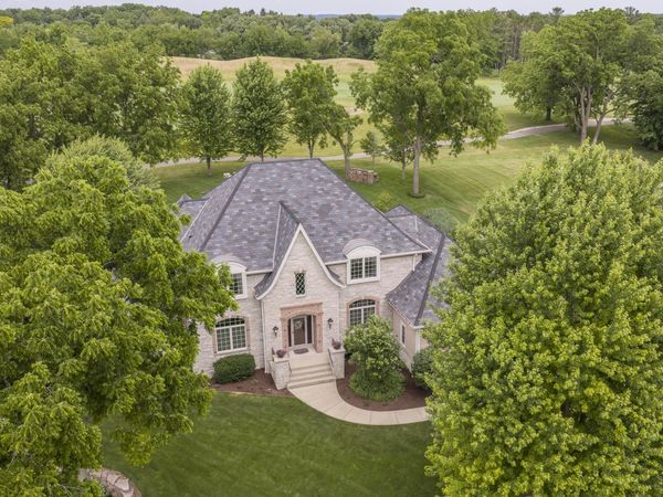 S76W26010 Prairieside Dr, Vernon, WI 53189