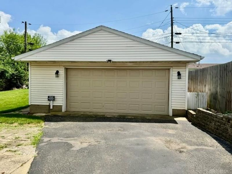 110 W Routzong Drive, Fairborn, OH 45324 Photo 2