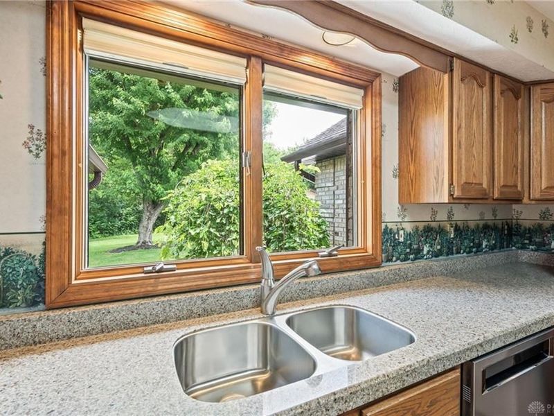 7630 Essington Circle, Washington Township, OH 45459 Photo 17