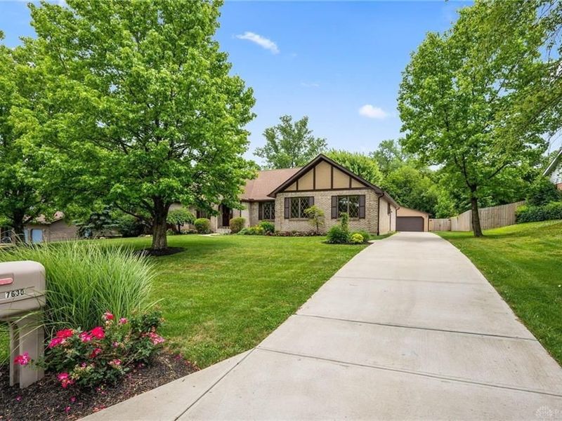 7630 Essington Circle, Washington Township, OH 45459 Photo 2