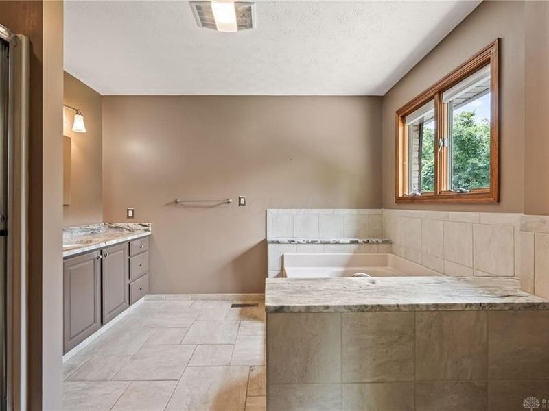 7630 Essington Circle, Washington Township, OH 45459 Photo 23