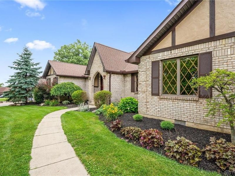 7630 Essington Circle, Washington Township, OH 45459 Photo 3