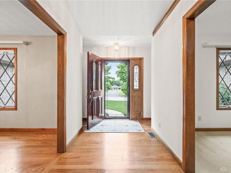 7630 Essington Circle, Washington Township, OH 45459 Photo 6