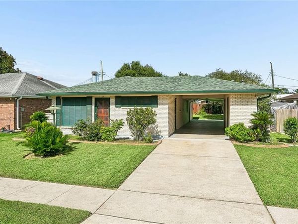 1324 REDWOOD Drive , Harvey, LA 70058