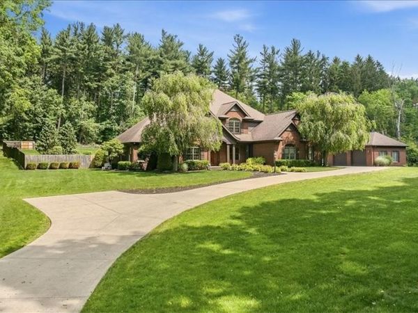3860 Sardis Rd , Murrysville, PA 15668
