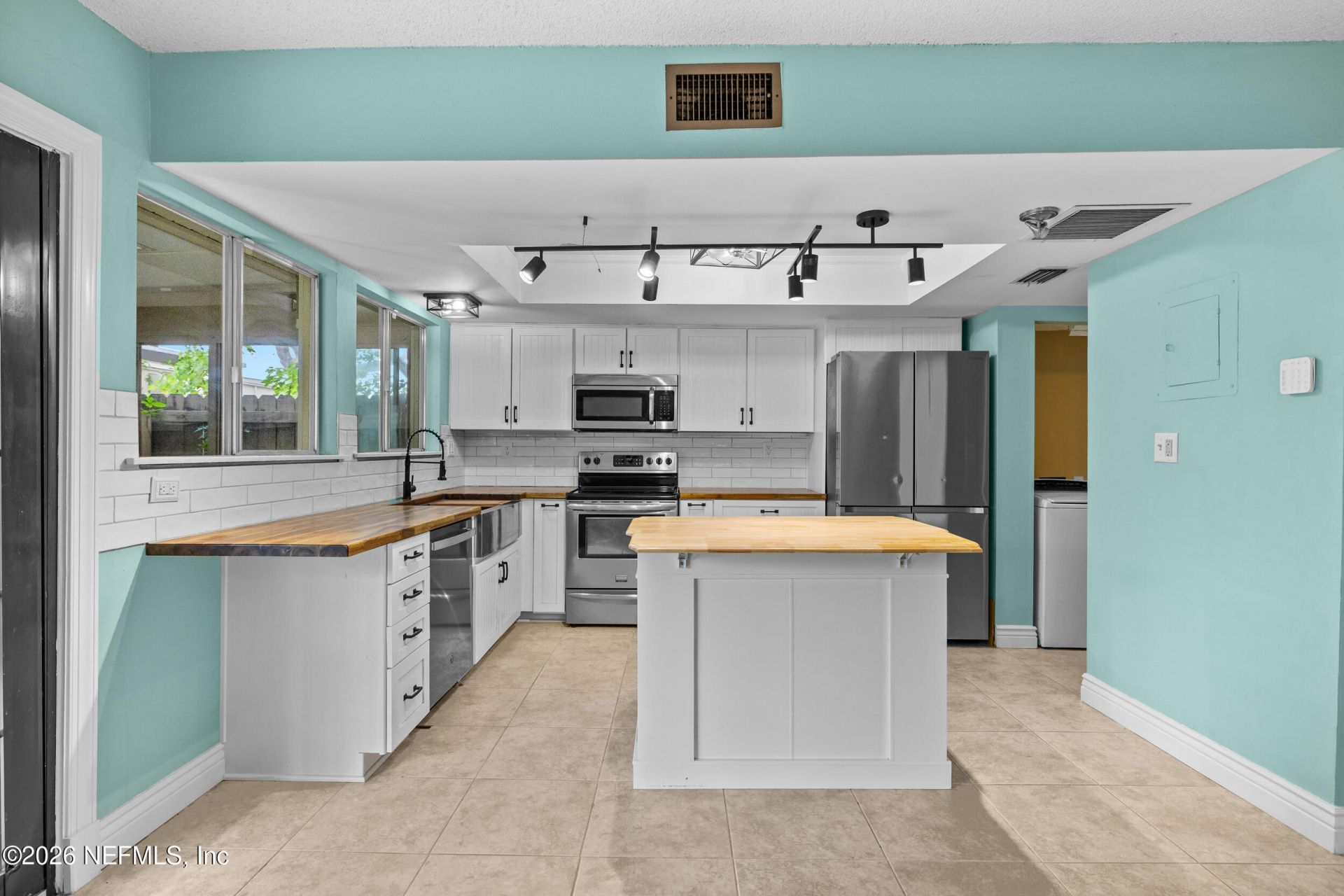 8203 Sutton Place N, Jacksonville, FL 32217 Photo