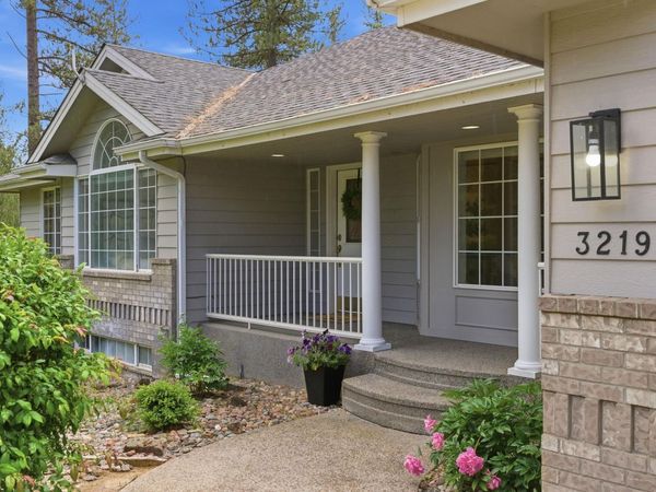 3219 W Packmule Ln, Deer Park, WA 99006