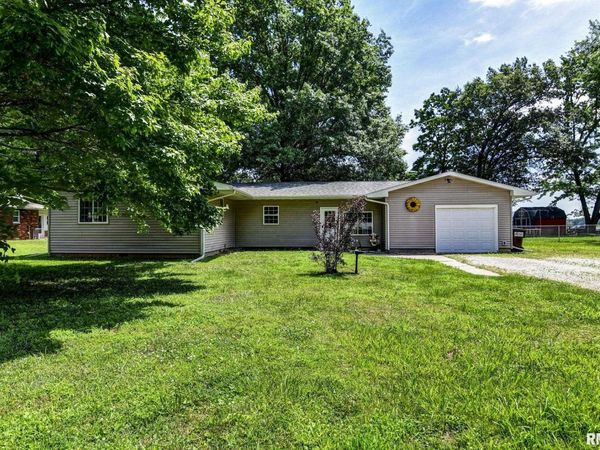 214 S PARKER Street, Taylorville, IL 62568