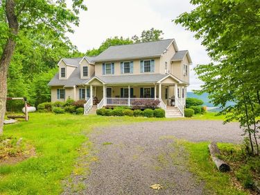 210 WHITE MOUNTAIN LANE , SUGARLOAF, PA 18249