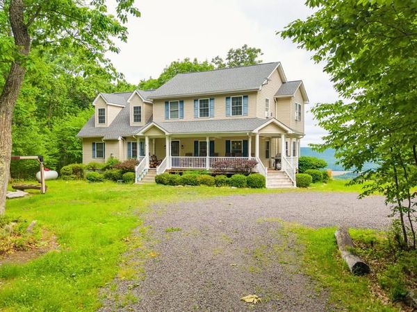 210 WHITE MOUNTAIN LANE , SUGARLOAF, PA 18249