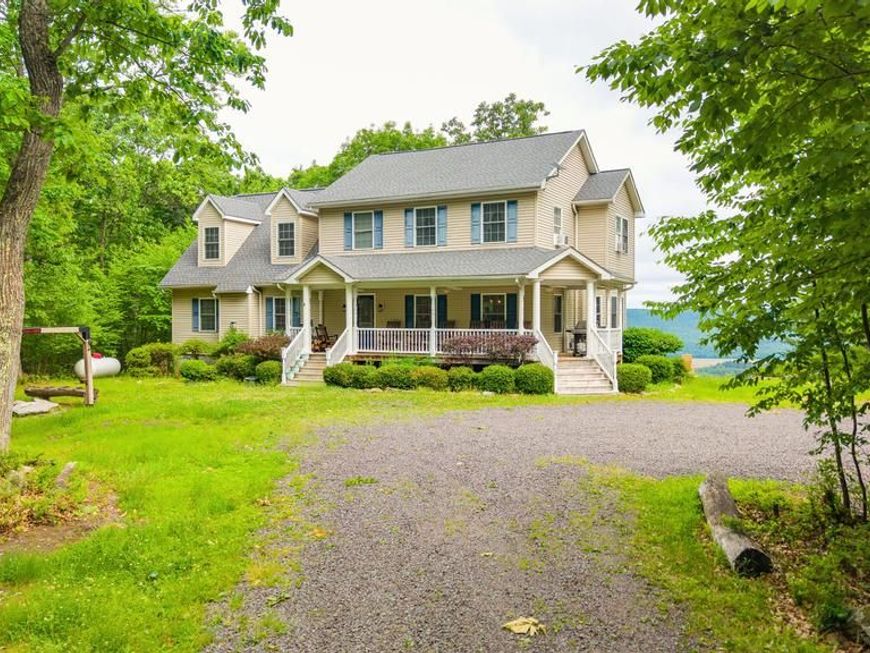 210 White Mountain Lane , Sugarloaf, PA 18249 Main Photo