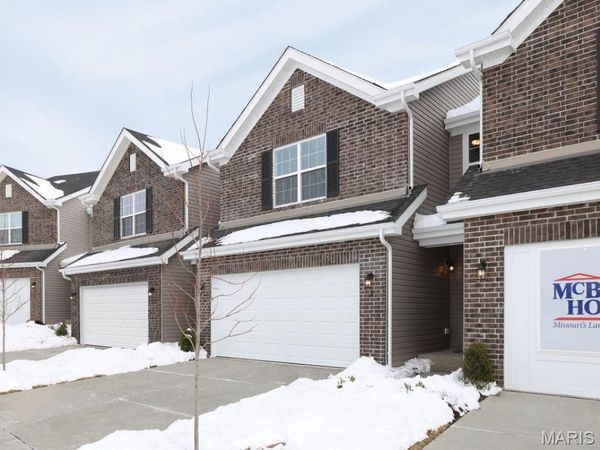 12 Fairmount Grove Drive, St Peters, MO 63376