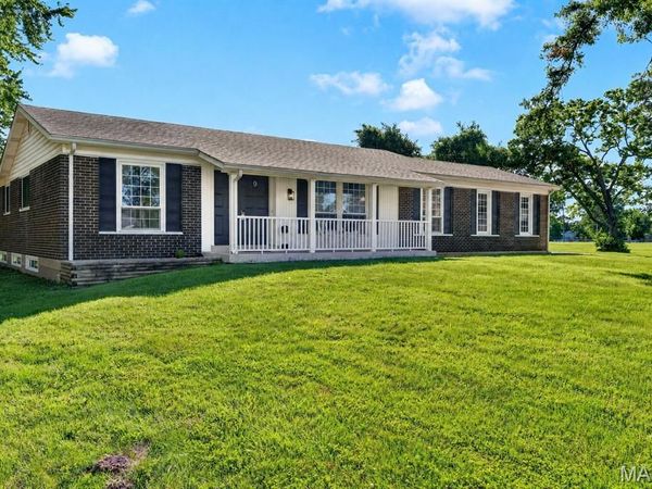 9 Edinburg Court, Florissant, MO 63033