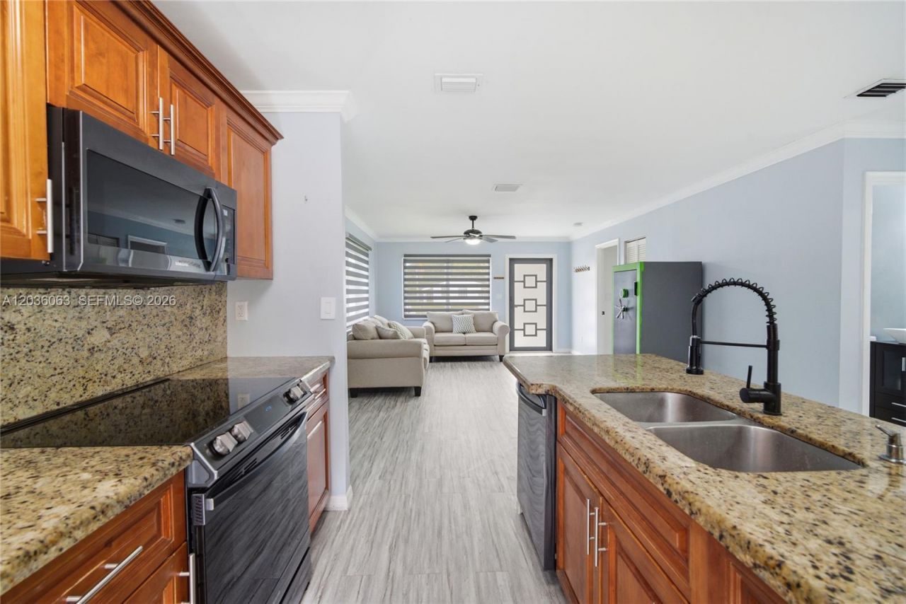 5001 SW 21st St, West Park, FL 33023 Photo