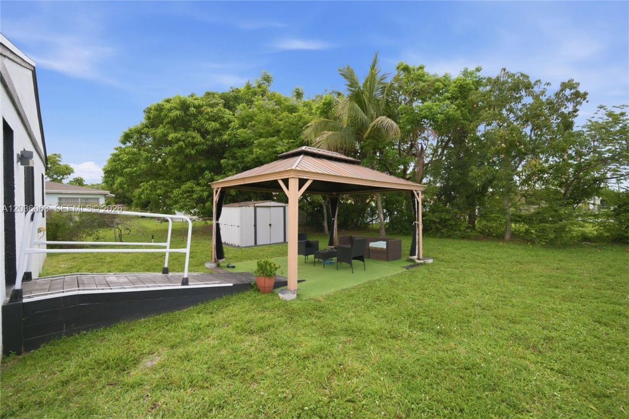 5001 SW 21st St, West Park, FL 33023 Photo