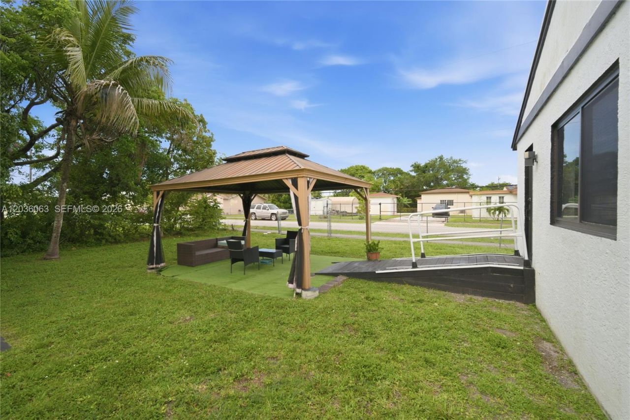 5001 SW 21st St, West Park, FL 33023 Photo