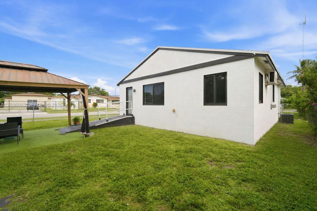 5001 SW 21st St, West Park, FL 33023 Photo