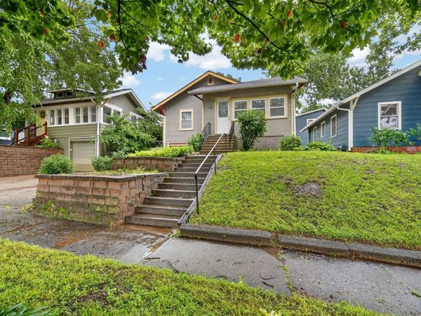 855 41st Street , Des Moines, IA 50312