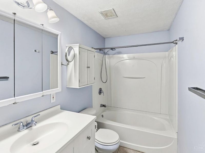 486 Brunswick Drive, Forest Park, OH 45240 Photo 9