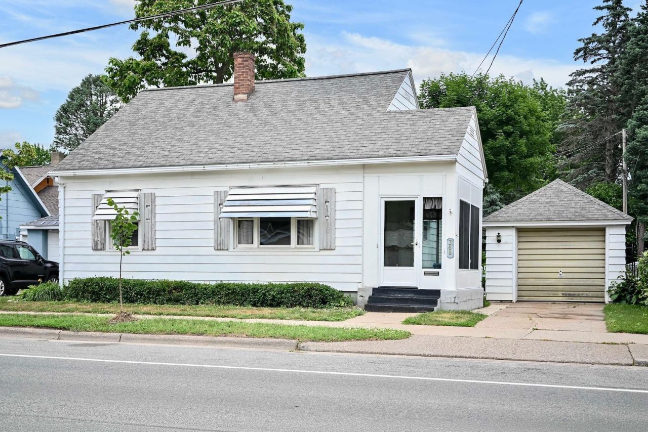 368 W Sarnia Street, Winona, MN 55987