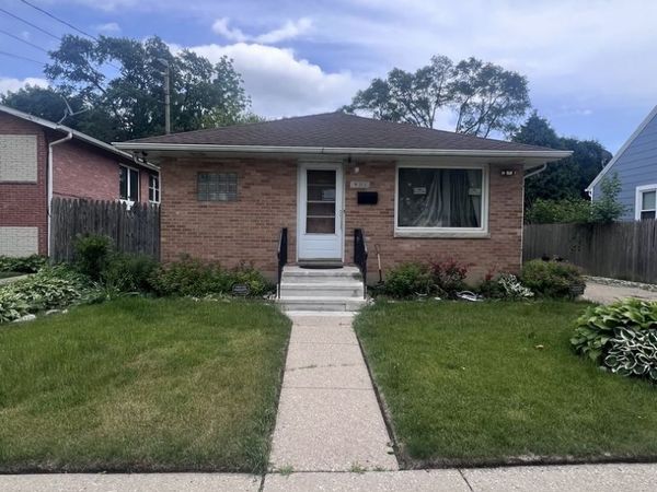 801 Indiana Avenue , Waukegan, IL 60085