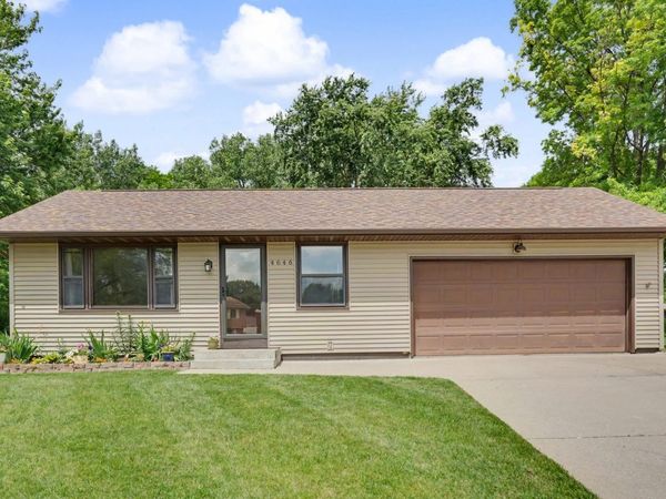 4646 Madison Court, Davenport, IA 52806